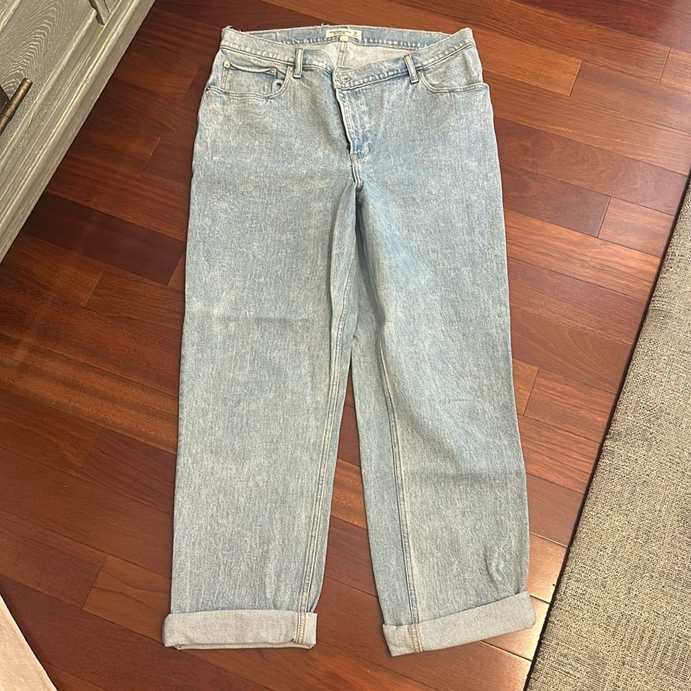 Abercrombie & Fitch The 90s Straight Ultra High Rise